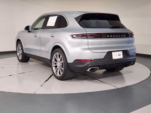 Used 2025 Porsche Cayenne AWD/4WD image 6