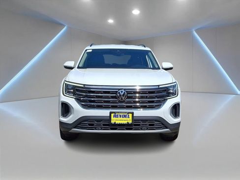 Certified 2025 Volkswagen Atlas SE image 2