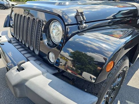 Used 2018 Jeep Wrangler Sahara AWD/4WD image 30