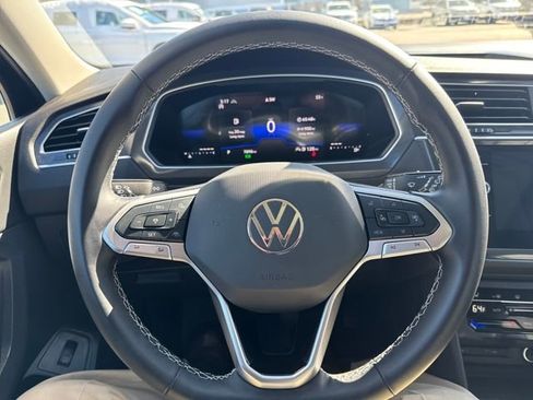 Certified 2024 Volkswagen Tiguan SE w/ Panoramic Sunroof Package image 18
