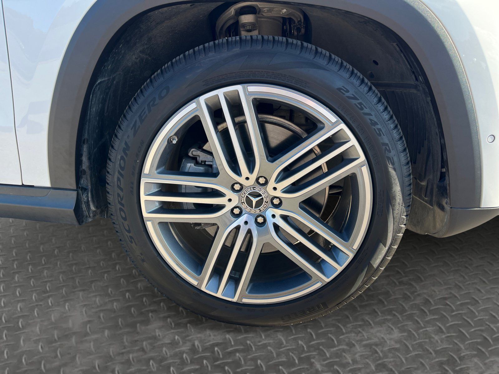 Used 2024 Mercedes-Benz GLS 450 4MATIC image 14