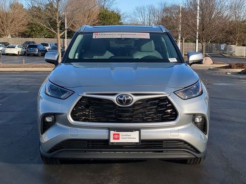 Certified 2023 Toyota Highlander XLE image 4