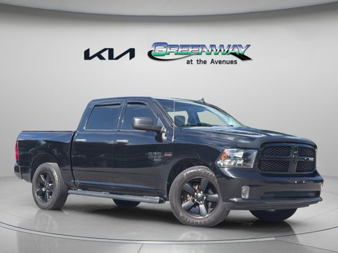Used 2020 RAM 1500 Express w/ Express Value Package RWD image 4