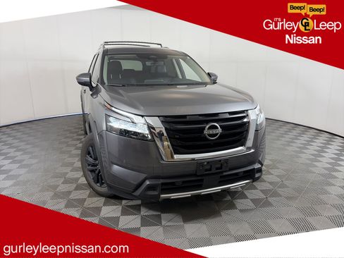Used 2023 Nissan Pathfinder SL image 1