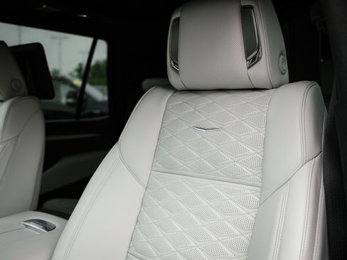 Used 2026 Cadillac Escalade Platinum Sport AWD/4WD image 16