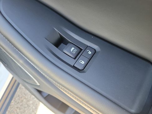 Used 2022 Jeep Grand Cherokee Limited AWD/4WD image 11