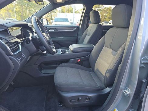 Used 2025 GMC Acadia Elevation image 9