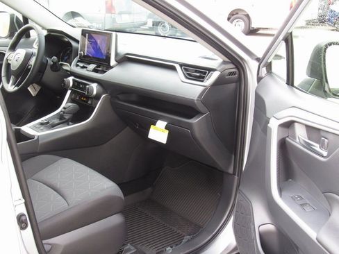 New 2025 Toyota RAV4 XLE w/ Convenience Package AWD/4WD image 18