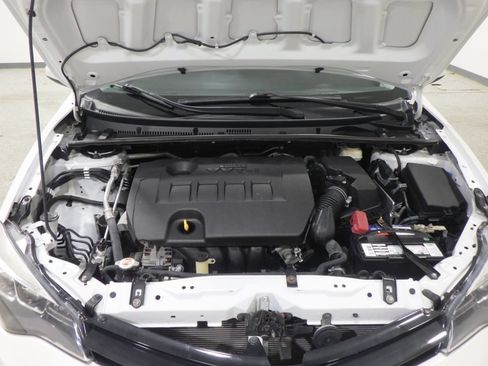 Used 2017 Toyota Corolla XLE w/ Carpet Mat Package (TMS) FWD image 10