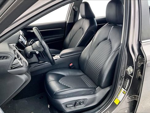 Used 2020 Toyota Camry SE FWD image 29