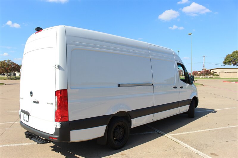 Used 2025 Mercedes-Benz Sprinter 2500 image 4