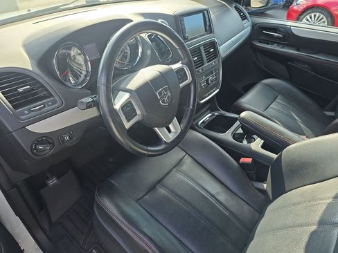 Used 2018 Dodge Grand Caravan GT image 18