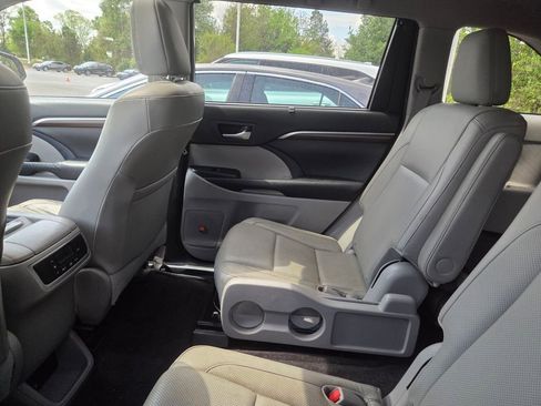 Used 2015 Toyota Highlander Limited image 6