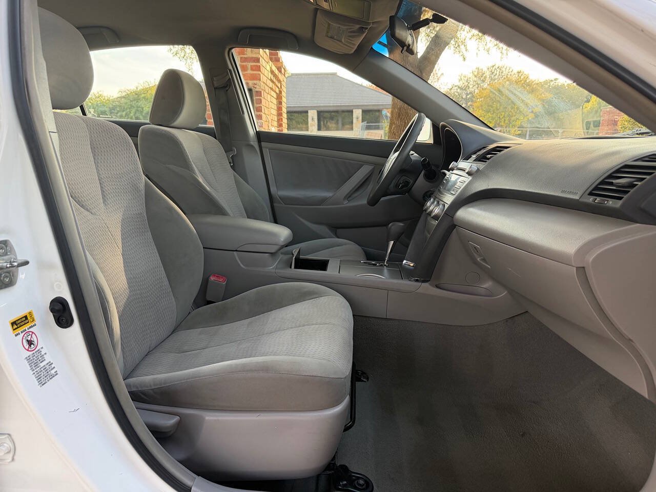 Used 2010 Toyota Camry LE FWD image 18