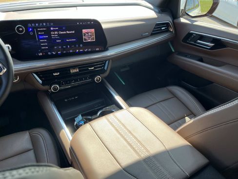 Used 2025 Chevrolet Tahoe High Country RWD image 16