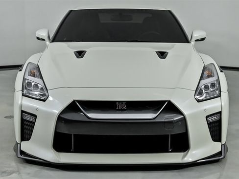 Used 2019 Nissan GT-R Premium w/ Premium Interior Package AWD/4WD image 6