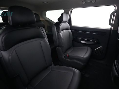 Used 2024 Kia EV9 Light Long Range RWD image 5