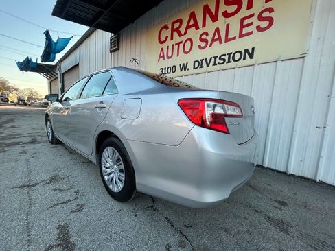 Used 2014 Toyota Camry LE image 9