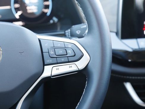 Used 2024 Volkswagen Atlas SE image 25