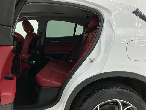 Used 2018 Alfa Romeo Stelvio AWD image 22