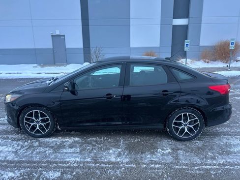 Used 2017 Ford Focus SE image 2