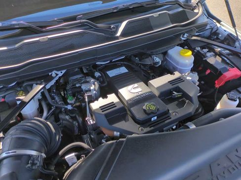 Used 2024 RAM 2500 Limited image 31