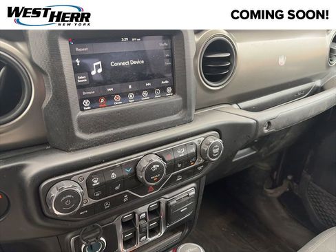 Used 2023 Jeep Gladiator Sport image 8