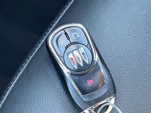 Used 2025 Buick Envista Sport Touring image 23