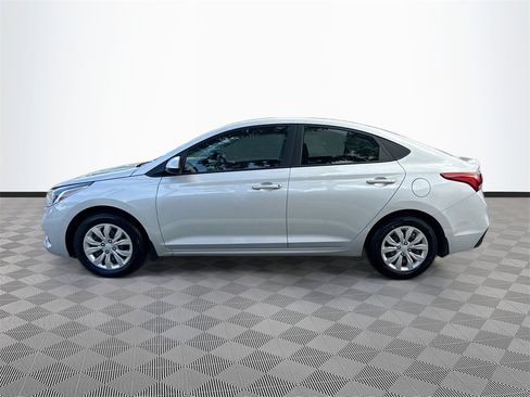 Used 2022 Hyundai Accent SE image 9