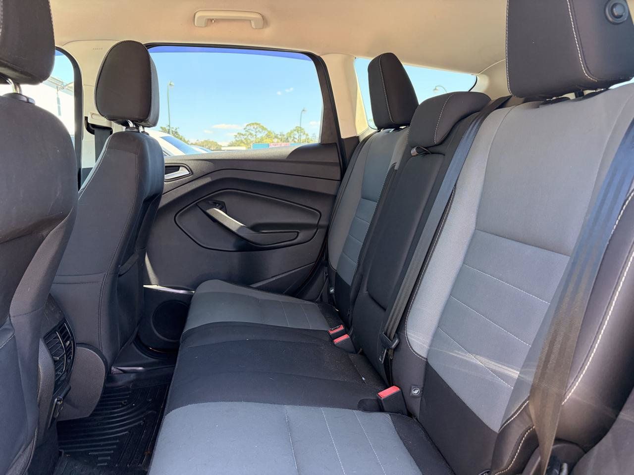 Used 2016 Ford Escape SE w/ Equipment Group 201A FWD image 9