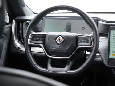 Used 2022 Rivian R1T Adventure image 9