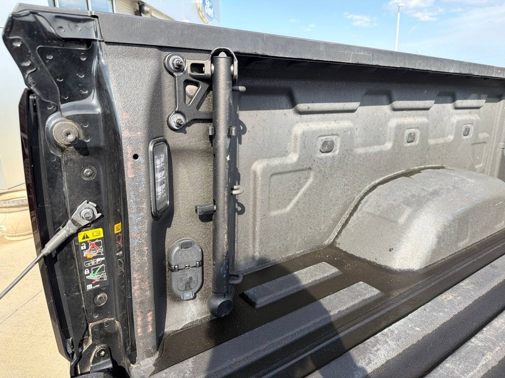 Used 2025 GMC Sierra 2500 SLT AWD/4WD image 9