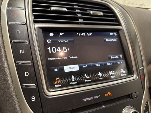 Used 2017 Lincoln MKX Reserve image 17