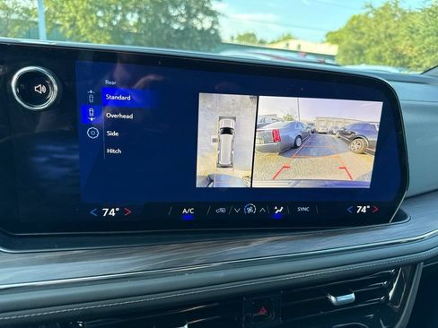 Used 2025 Chevrolet Suburban LS RWD image 17