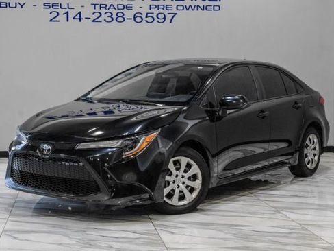 Used 2021 Toyota Corolla LE FWD image 3