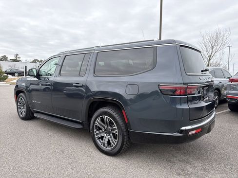Used 2024 Jeep Wagoneer L Series II w/ Flexible Seating Group AWD/4WD image 7