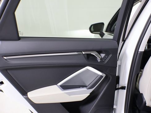 Used 2025 Audi Q3 2.0T Premium w/ Convenience Package image 23