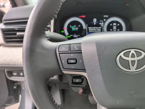 Used 2025 Toyota Camry XLE image 17