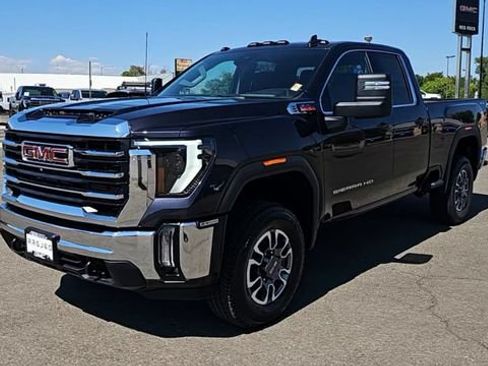 Used 2024 GMC Sierra 2500 SLE w/ SLE Value Package; AWD/4WD image 5