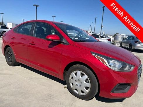 Used 2022 Hyundai Accent SE FWD image 1
