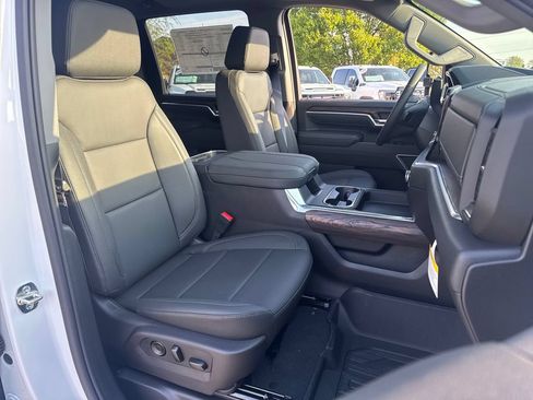 New 2026 GMC Sierra 2500 SLT w/ SLT Premium Package AWD/4WD image 12