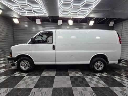 Used 2018 GMC Savana 2500 w/ Driver Convenience Package RWD image 8