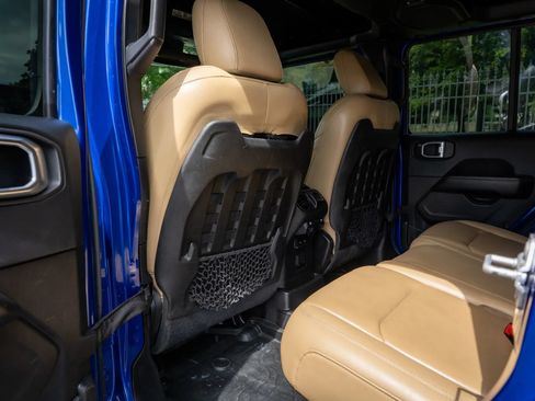 Used 2019 Jeep Wrangler Unlimited Rubicon w/ Dual Top Group AWD/4WD image 12