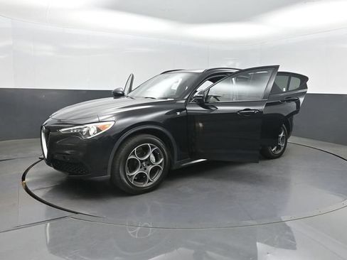 Used 2023 Alfa Romeo Stelvio Ti AWD/4WD image 33