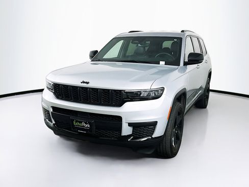 Used 2023 Jeep Grand Cherokee L Laredo RWD image 3
