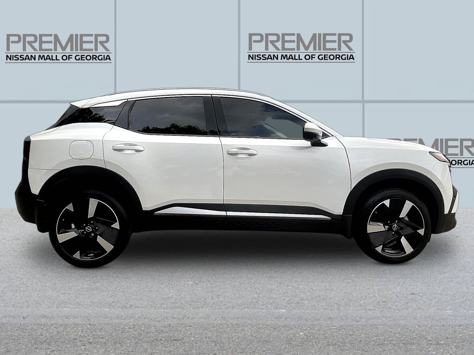 Certified 2025 Nissan Kicks SR FWD image 8