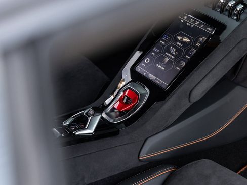 Used 2024 Lamborghini Huracan Sterrato image 39