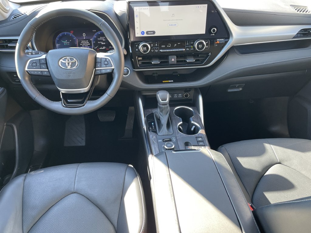 Used 2024 Toyota Highlander Platinum AWD/4WD image 15
