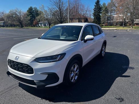 Used 2023 Honda HR-V LX image 3