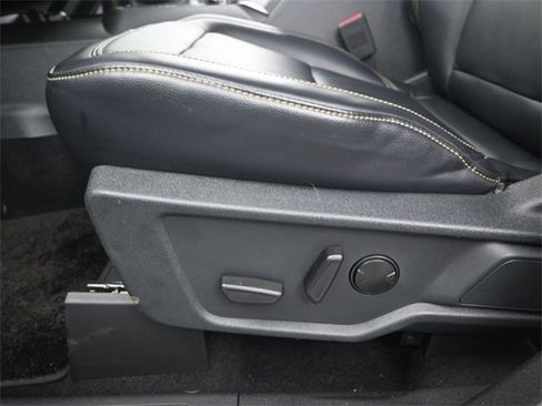 Used 2025 Ford Bronco Badlands image 9